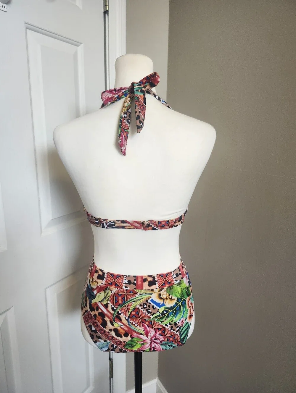 Venus 2 Piece Swimsuit Bikini Tropical Floral Print, Bottoms (4) Top (S)